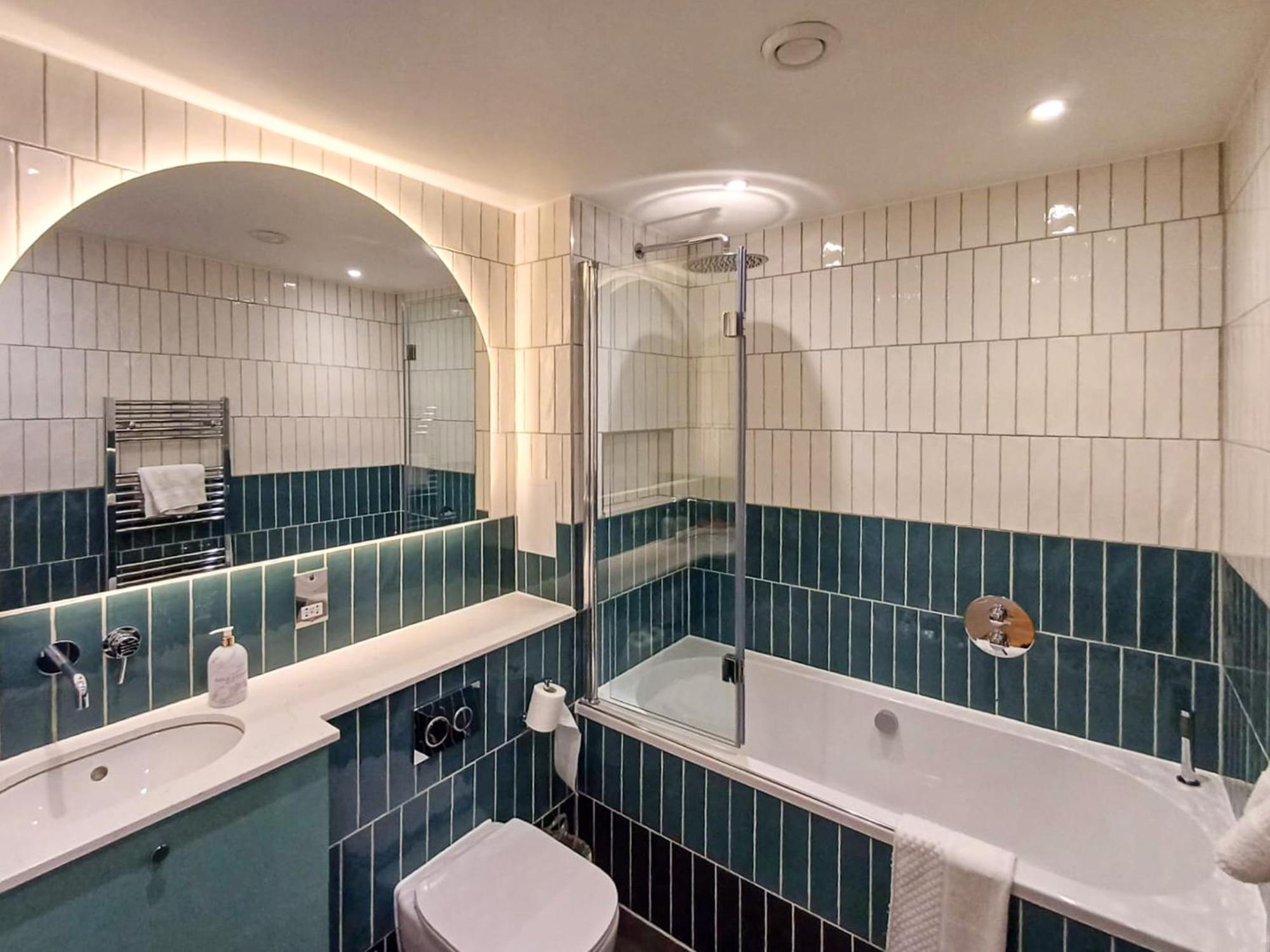 Modern 2-Bedroom, 2-Bathroom Apartment In West Kensington Londres Exterior foto