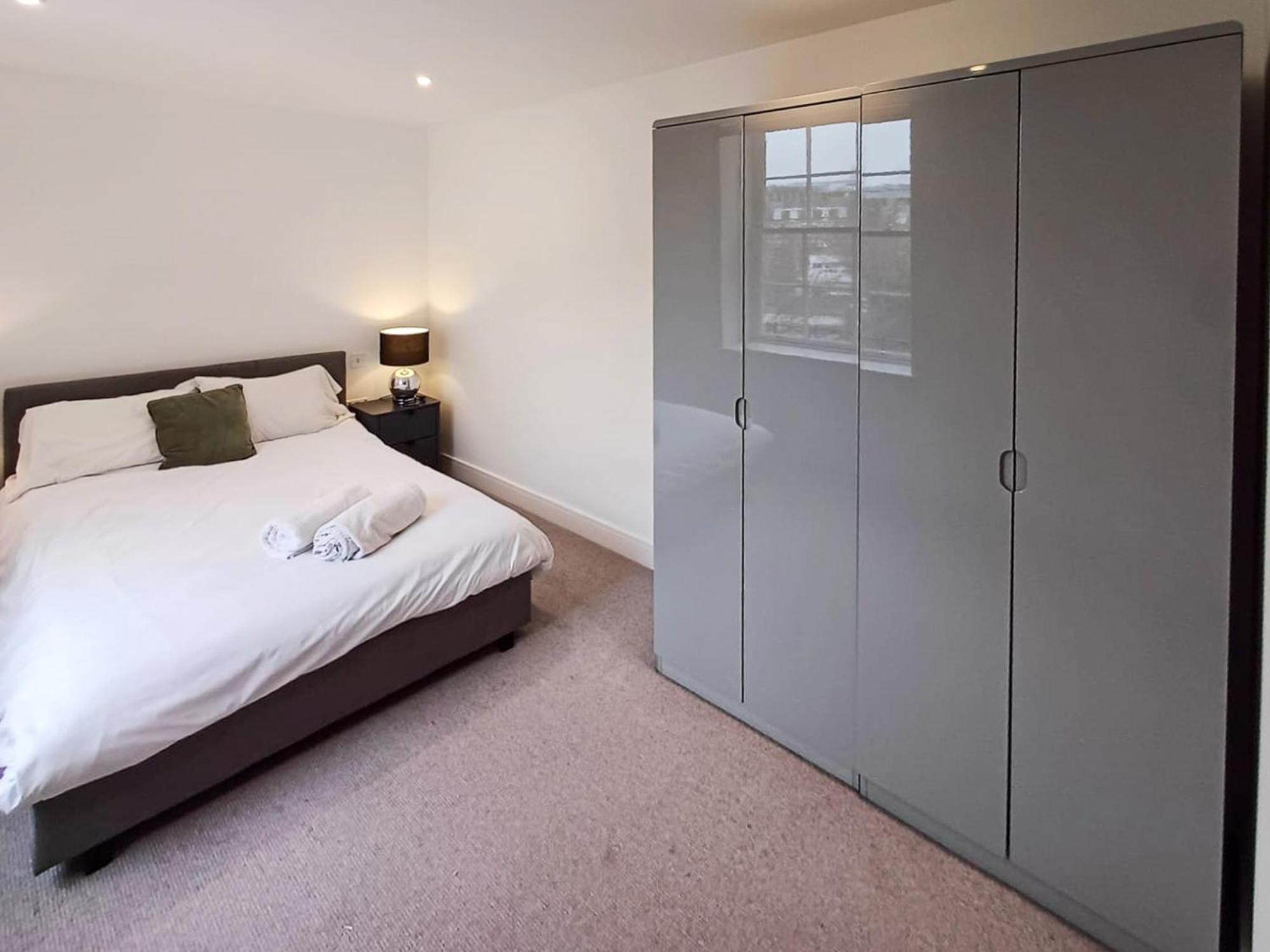 Modern 2-Bedroom, 2-Bathroom Apartment In West Kensington Londres Exterior foto
