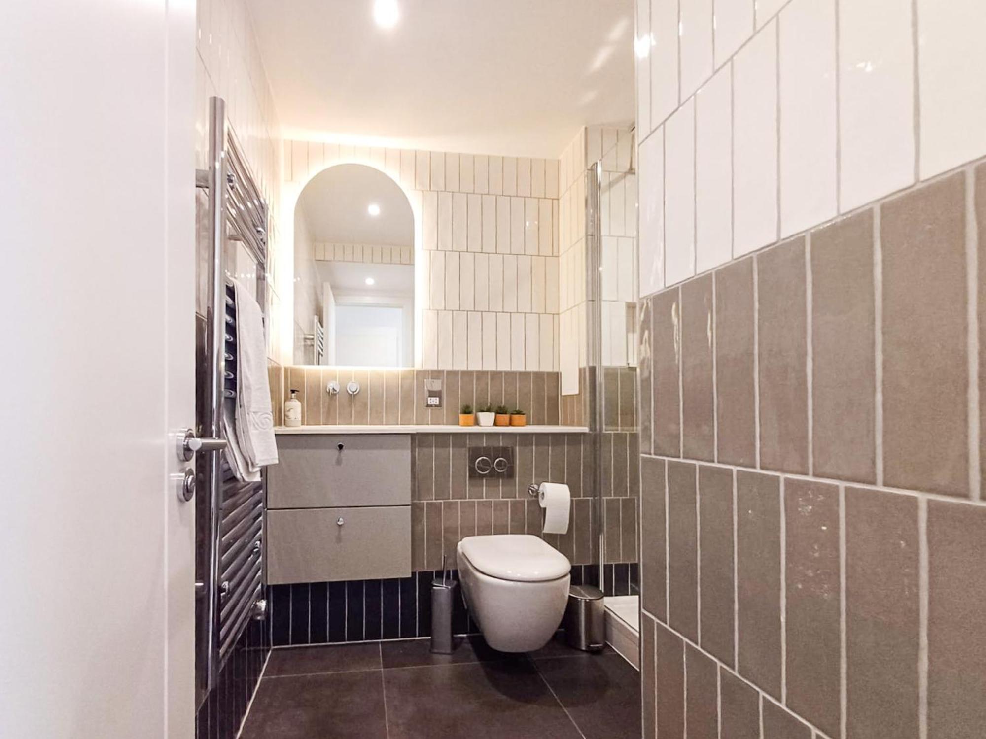 Modern 2-Bedroom, 2-Bathroom Apartment In West Kensington Londres Exterior foto