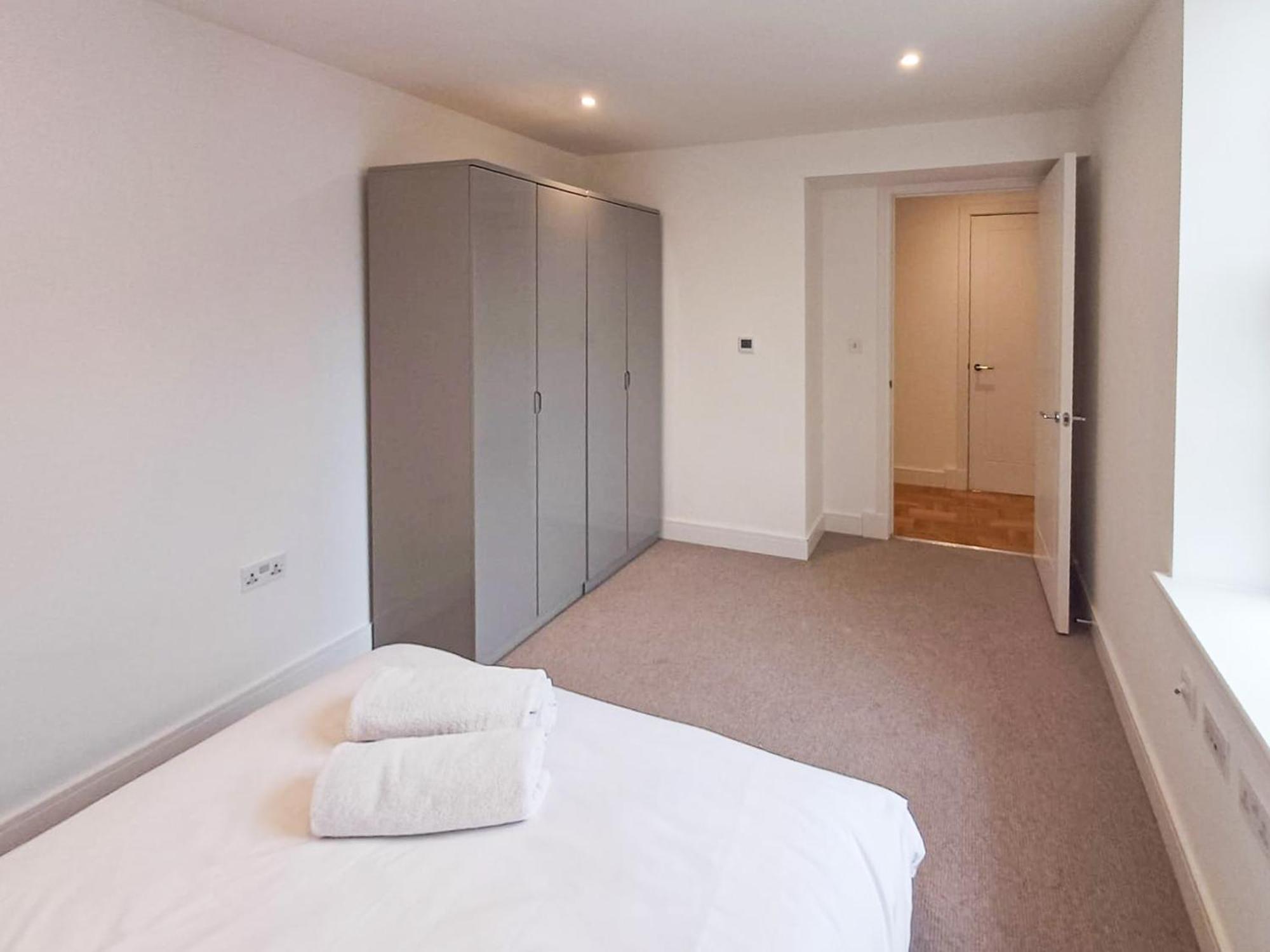 Modern 2-Bedroom, 2-Bathroom Apartment In West Kensington Londres Exterior foto